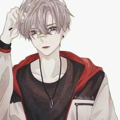 新娘轻拍沙发示意狗狗一起拍全家福